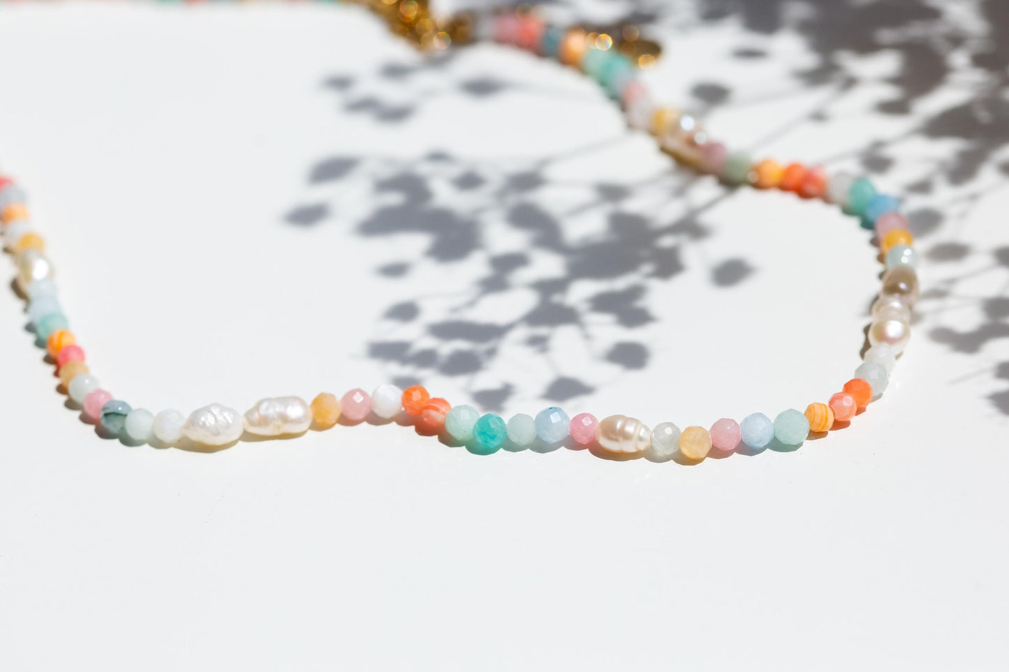 PARADISE - Bunte Süßwasserperlenkette mit echten Edelsteinen