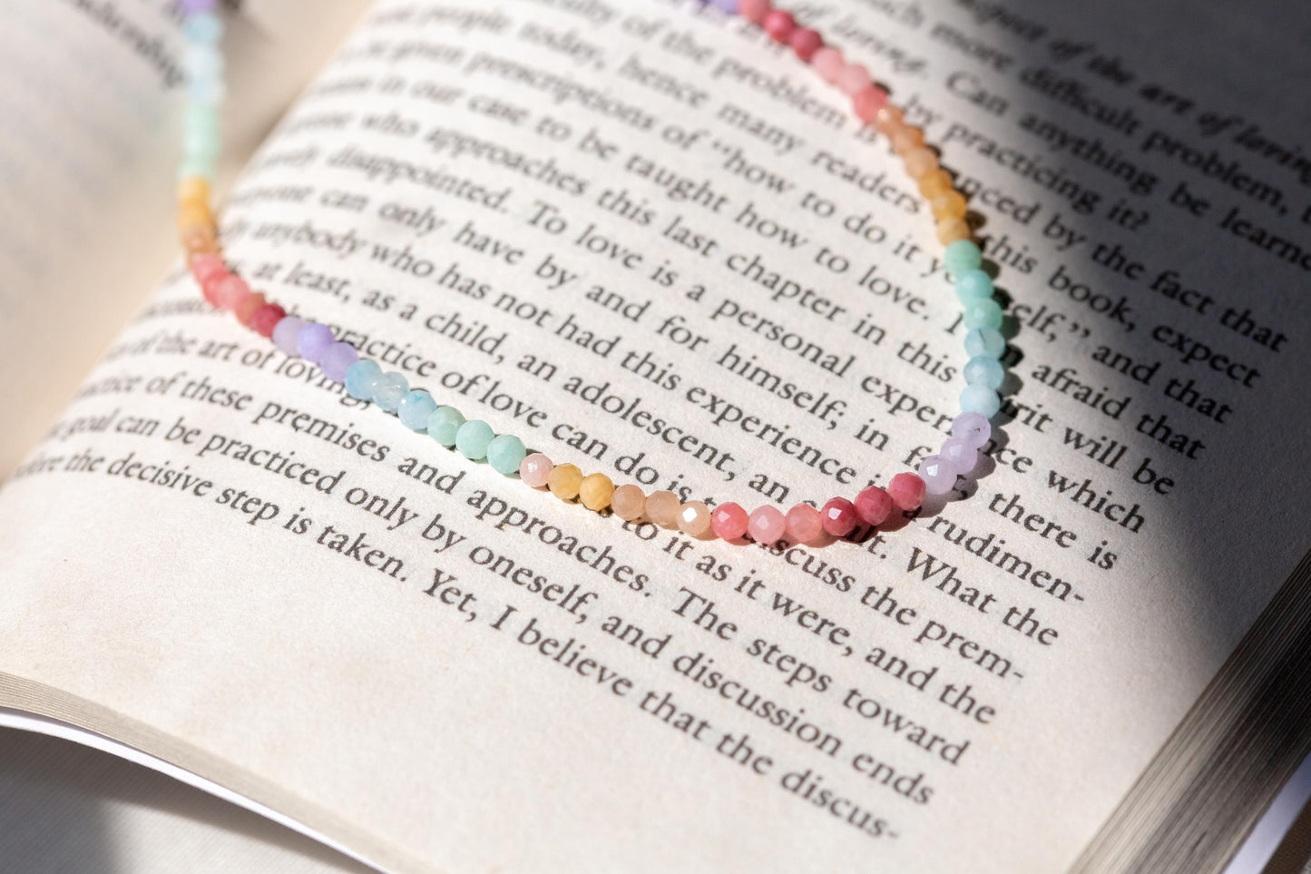 RAINBOW - Bunte Perlenkette aus echten Edelsteinen in Regenbogenfarben