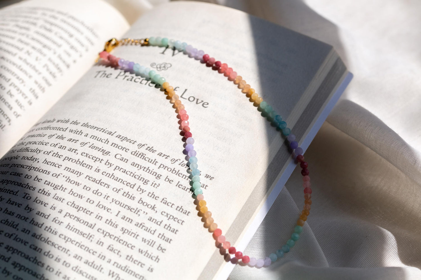 RAINBOW - Bunte Perlenkette aus echten Edelsteinen in Regenbogenfarben