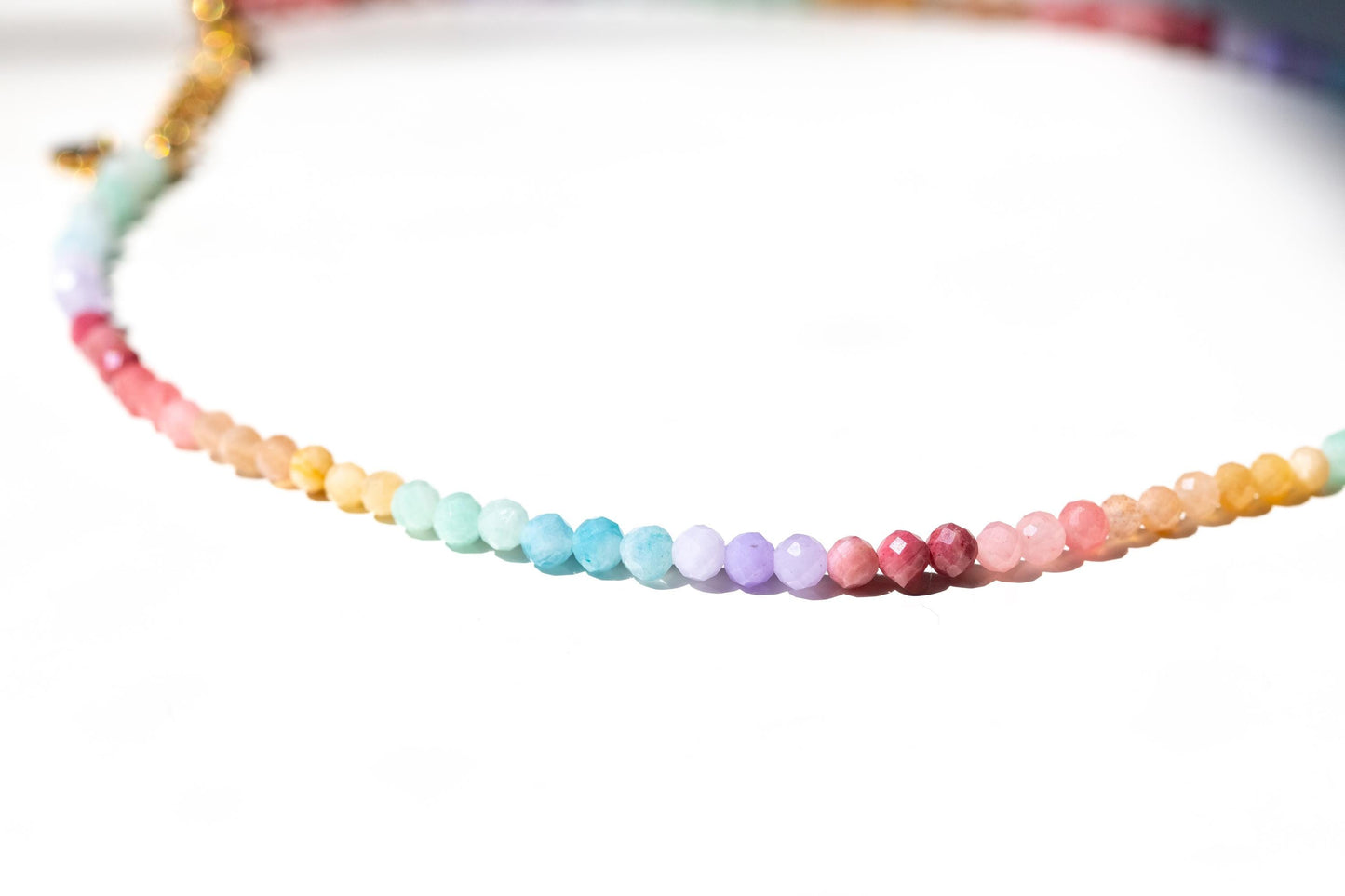 RAINBOW - Bunte Perlenkette aus echten Edelsteinen in Regenbogenfarben