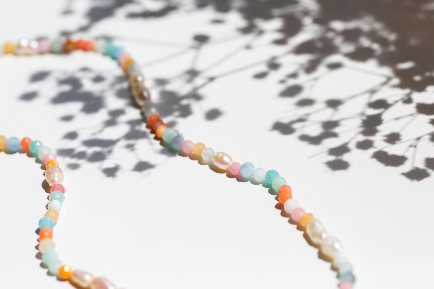 PARADISE - Bunte Süßwasserperlenkette mit echten Edelsteinen