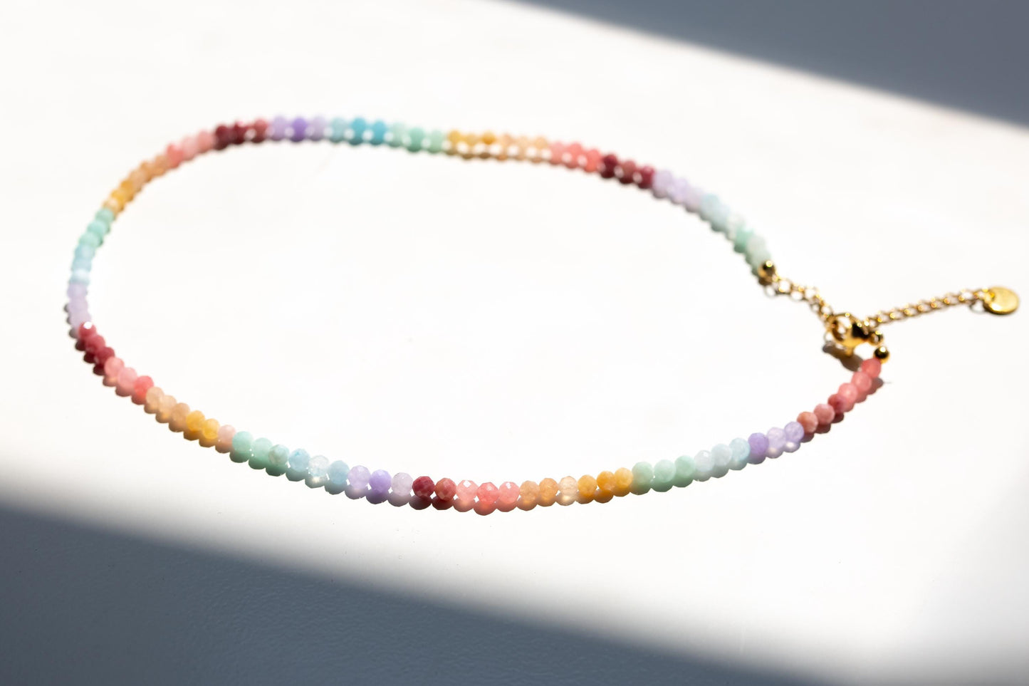 RAINBOW - Bunte Perlenkette aus echten Edelsteinen in Regenbogenfarben